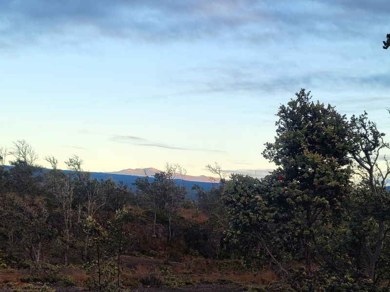 キラウエア火山から見えるマウナケア